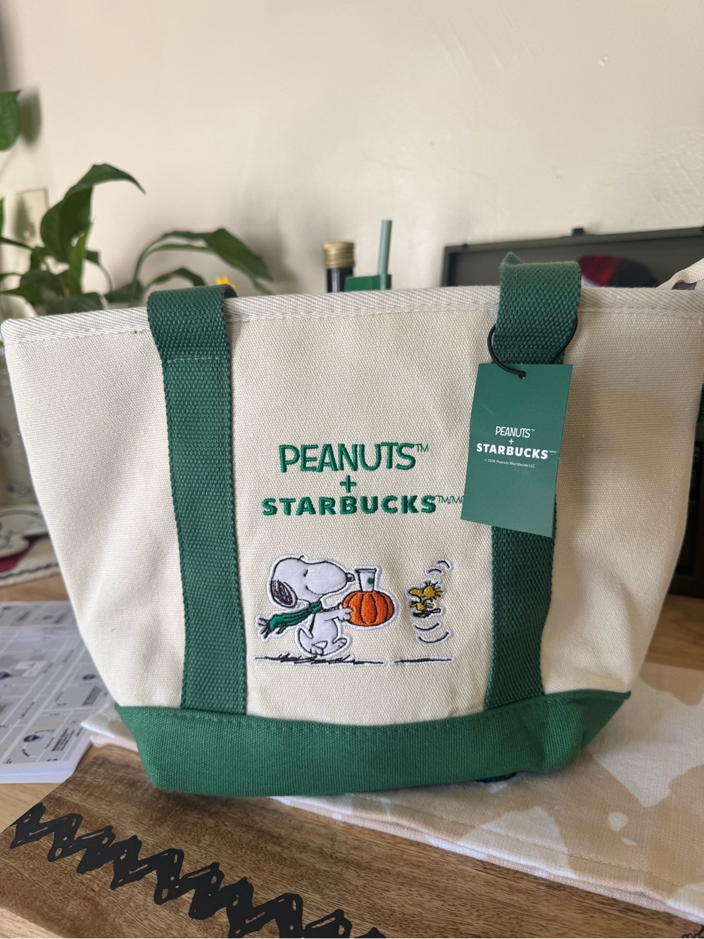 Starbucks Peanuts Canvas Tote in Cream and Green with Snoopy Pumpkin